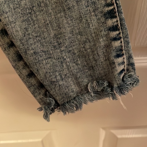 Acid wash blue jeans - Picture 3 of 5